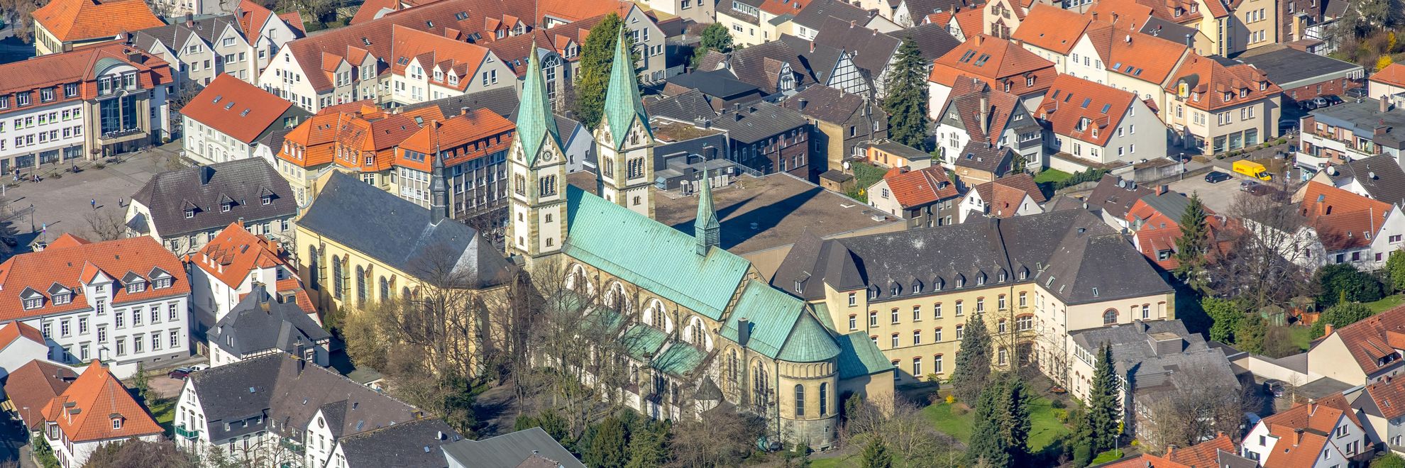 Pilgrimage Basilica of the Visitation of the Virgin Mary, Werl, city center medieval town, green copper roof, Werl, Soester Borde, Ruhr area, North Rh